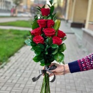 Траурный букет из красных роз Траурный букет из красных роз